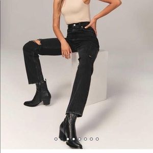 Abercrombie 90s Straight Ultra High Rise, black ripped Size 25 / 0
